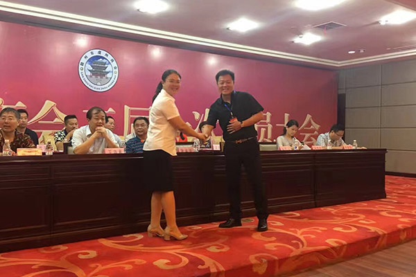 贛州市虔州商會(huì)第二屆第一次會(huì)員大會(huì)——人和集團(tuán)董事長饒榮華擔(dān)任商會(huì)會(huì)長